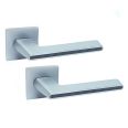 ULTRA ручка на кв. розетці R21.190 MCP/BL